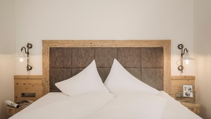 Schlafzimmer mit hochwertigen Doppelbett - Alpenglöckchen