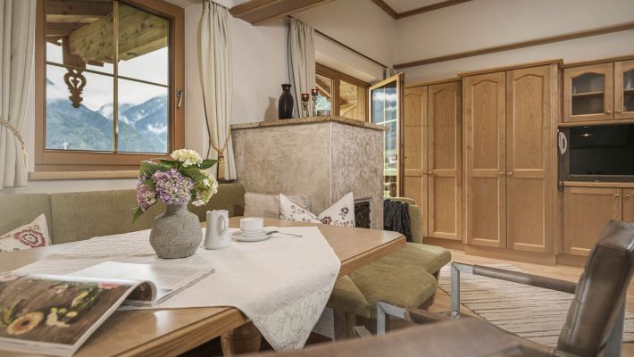 Moderne Ferienwohnung in Mayrhofen mit Kachelofen und Balkon - Appartement Orchidee